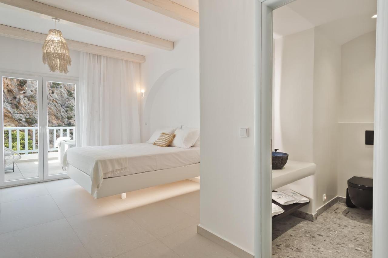 Enilion Luxury Suites Kyra Panagia エクステリア 写真
