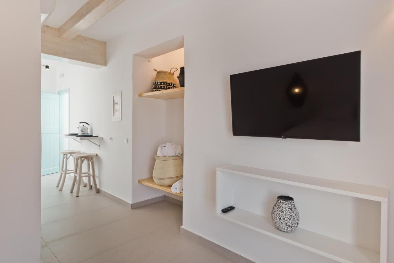Enilion Luxury Suites Kyra Panagia エクステリア 写真
