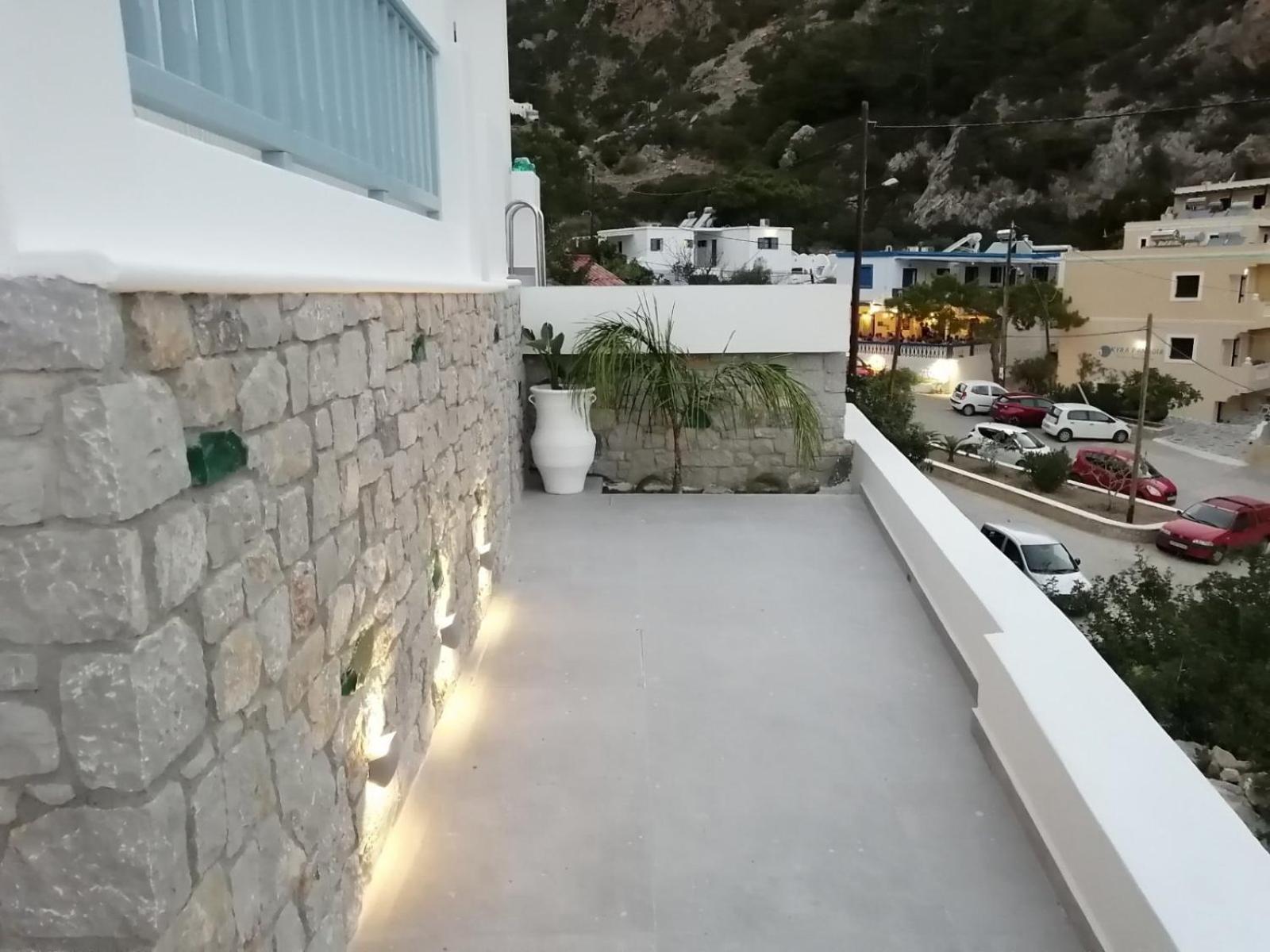Enilion Luxury Suites Kyra Panagia エクステリア 写真