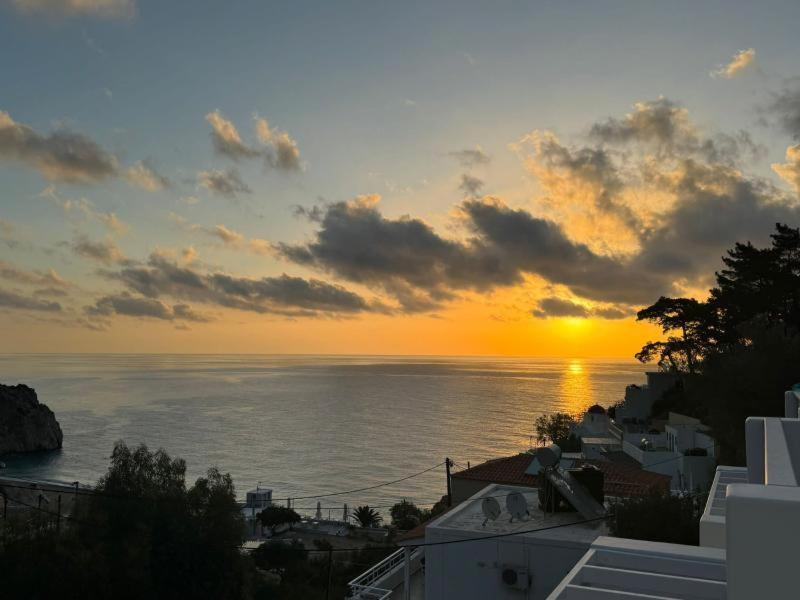 Enilion Luxury Suites Kyra Panagia エクステリア 写真