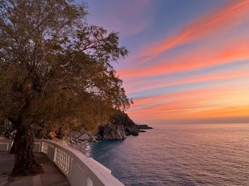 Enilion Luxury Suites Kyra Panagia エクステリア 写真